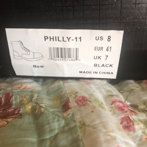 Boots - Picture 3 of 6